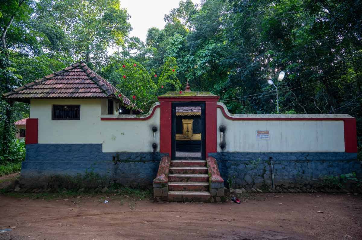 sree-ayyanbhatar-dharmashastra-temple-kutianikal-mattakkara