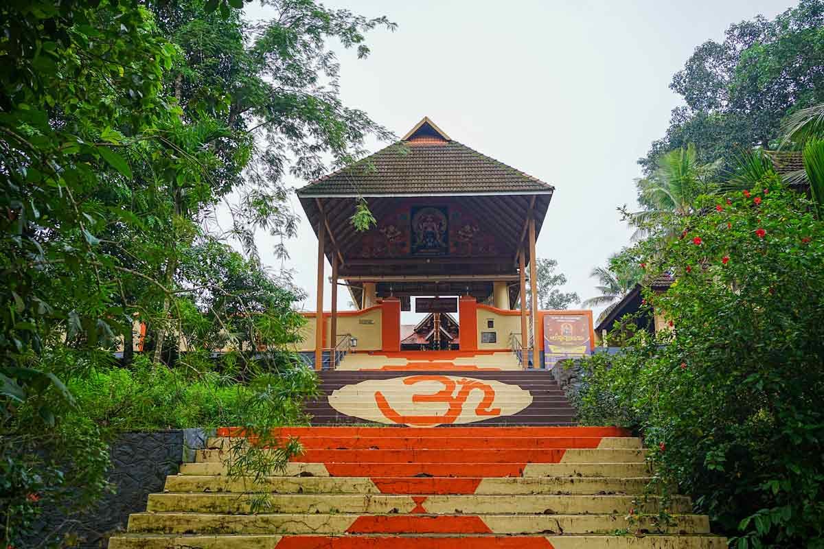 sree-thuruthipally-bhagavathi-temple-manal-mattakkara